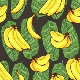 Бананы на листьях банана