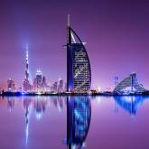 Отель в Дубаи на фиолетовом небе