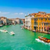 Бирюзовая вода в Венеции
